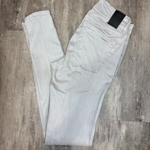 Aviator Women’s Gray‎ Skinny Jeans Size 27